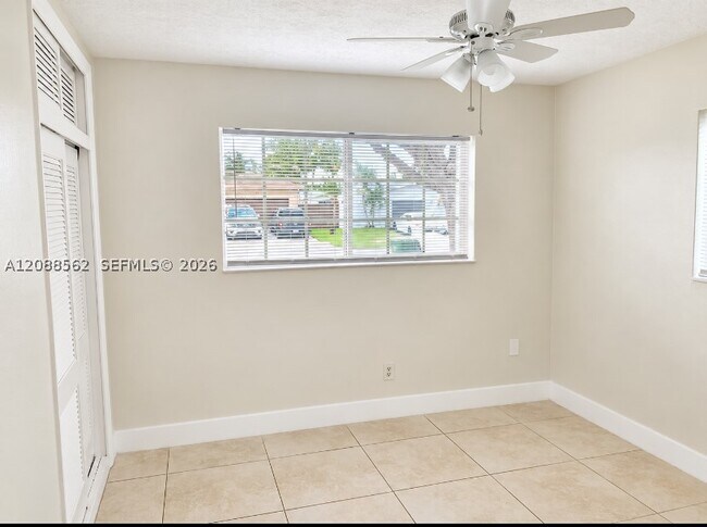Building Photo - 320 NW 93rd Ave