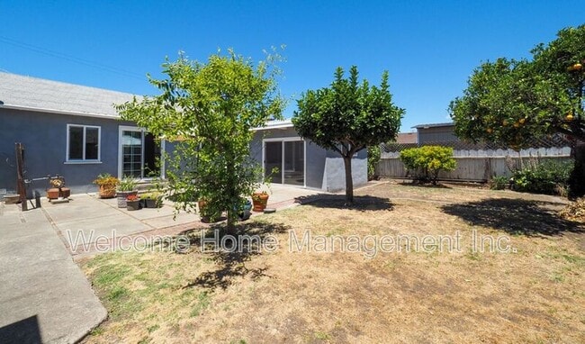 Building Photo - 15184 Norton St