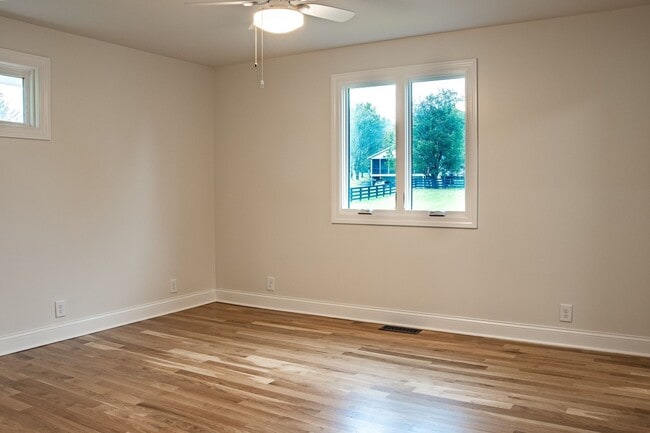 Building Photo - Hillsboro - Renovated Home for Lease