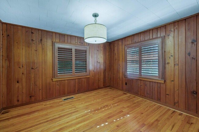 Building Photo - 1142 Old Fort Dr