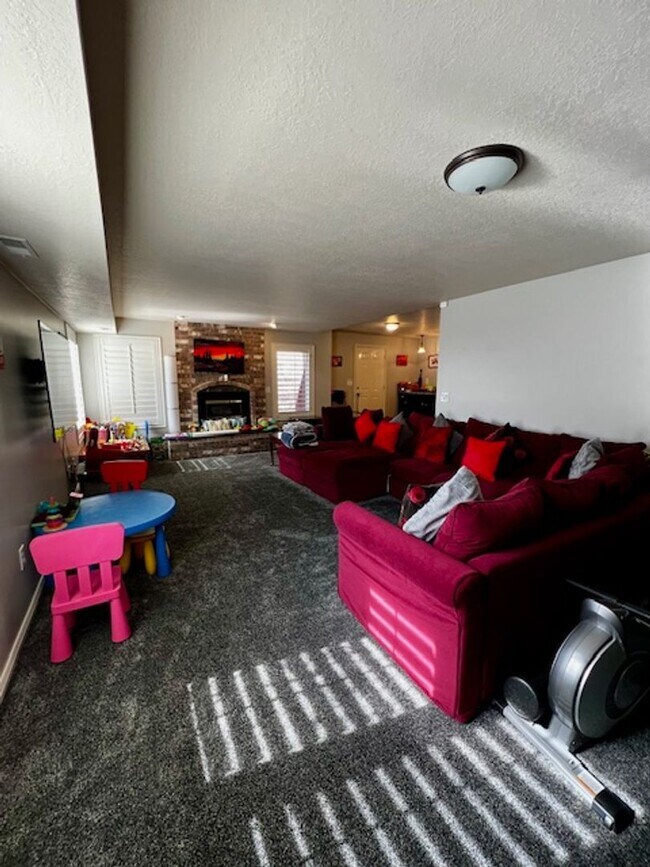 Building Photo - 4045 Beus Dr