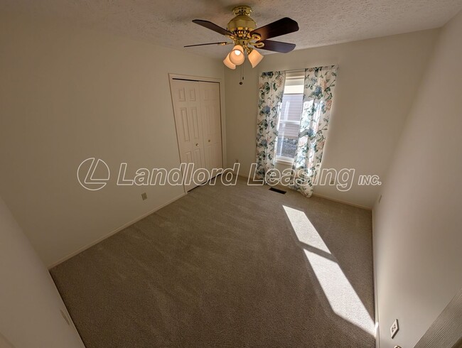 Building Photo - Well-Maintained Ranch in Pin Oak Preserve with Fireplace & Den