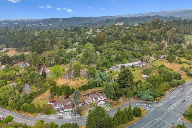 Building Photo - Sun-Filled 2BR/2BA Upper Home with Large Decks & Hardwood Floors in Aptos