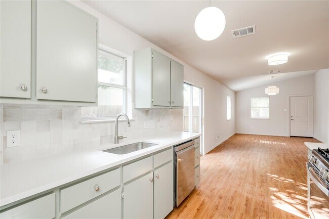 Building Photo - 8110 Willet Trail
