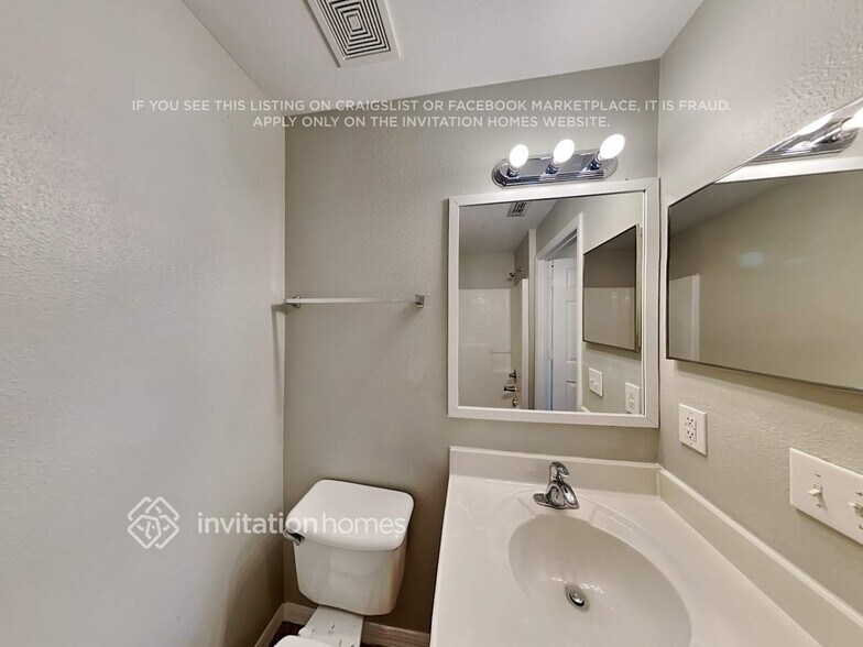 Building Photo - 17032 Holmby Ct