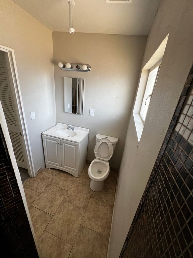 Building Photo - 3 Bedroom Duplex