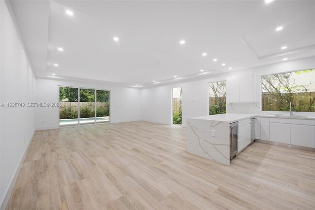 Building Photo - 3162 Plaza St