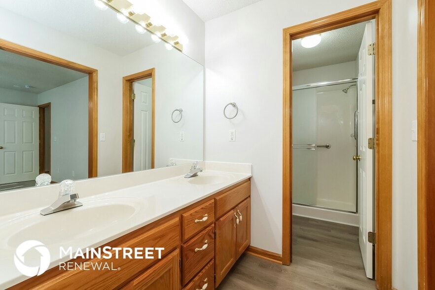 Building Photo - 315 E Elm St