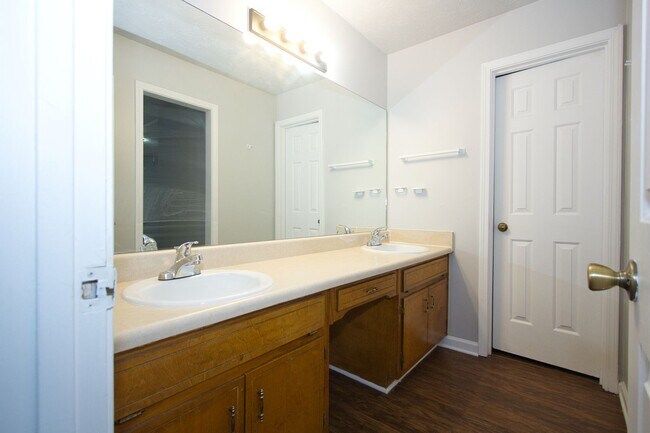 Building Photo - 3252ID