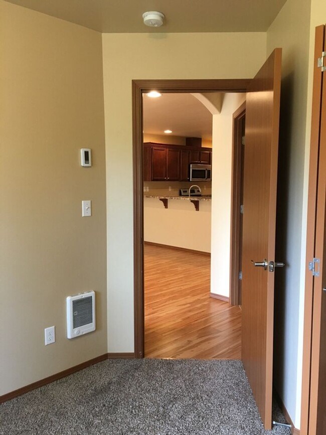 Building Photo - 1737 Stremler Dr