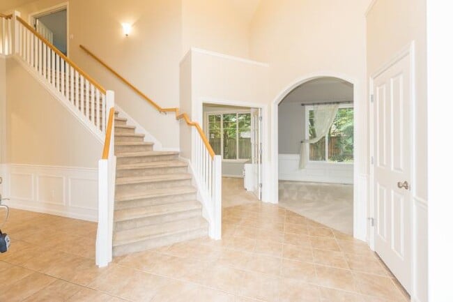 Building Photo - 4 bedroom in Kirkland WA 98033