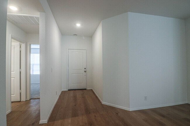 Building Photo - 3126 S 15th Pl