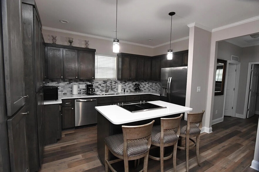 Building Photo - Room in House on S Person St