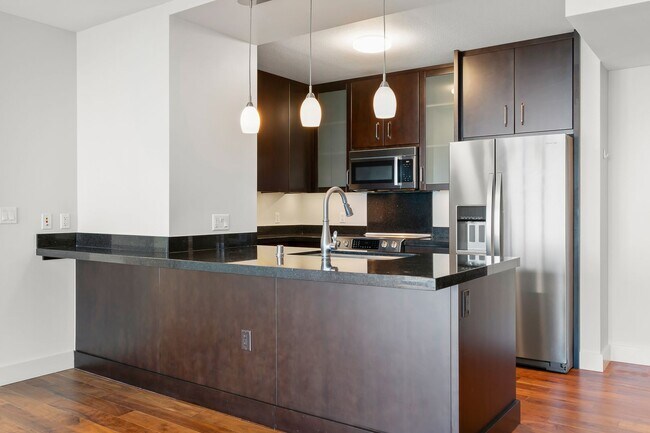 Building Photo - Beautiful Ocean View 2-Bedroom / 2-Bathroo...