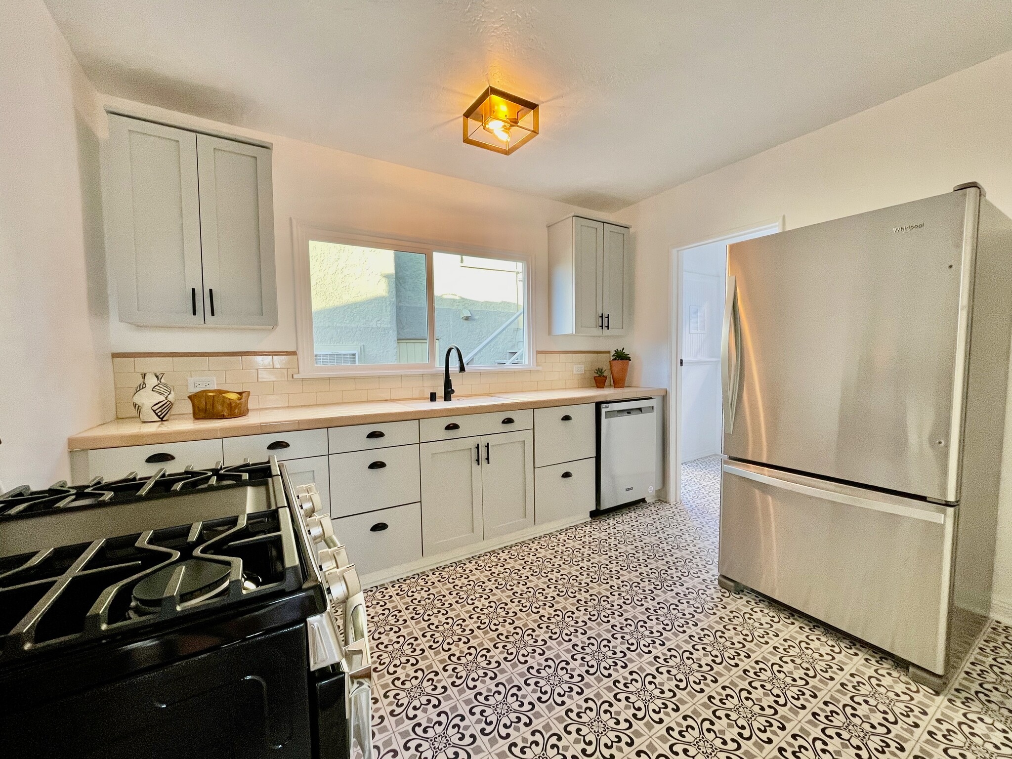 Newly renovated kitchen with new range, fridge, dishwasher, garbage disposal - 1306 Montana St