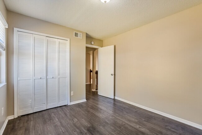 Building Photo - 1871 Meadowgold Ln