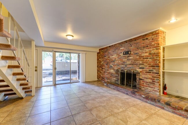 Building Photo - 1000 11th St