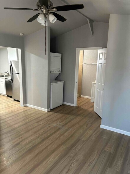 Building Photo - 343 N Harris Dr