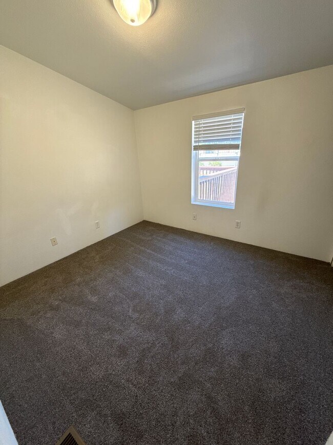 Building Photo - PETS Considered! SW Old Mill Area 4 Bdrm, ...