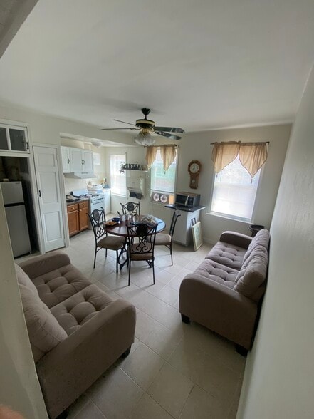 Building Photo - 400 S Exeter St