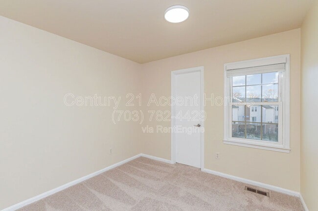 Building Photo - 14447 Cool Oak Ln