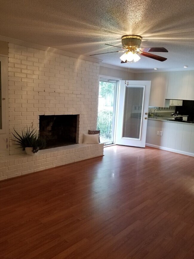 Building Photo - 829 Bradwell St