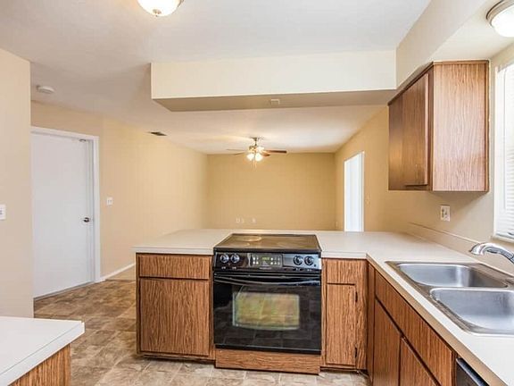 Building Photo - Dream home