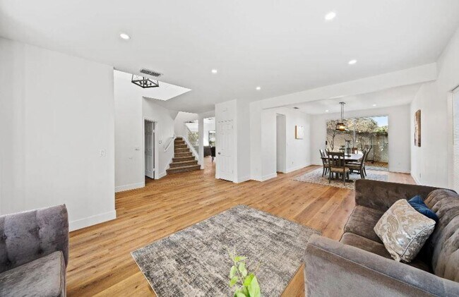 Building Photo - 351 Madrone Pl