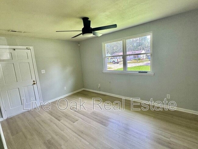 Building Photo - 314 Woodview Ave