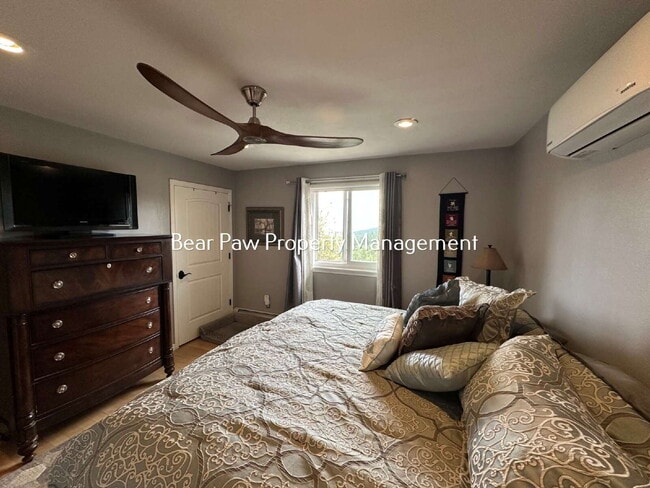 Building Photo - Charming 3-Bedroom Retreat with 2 Full Baths in Evergreen