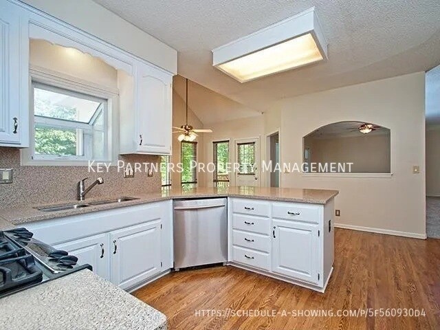 Building Photo - 14281 S Arapaho Dr