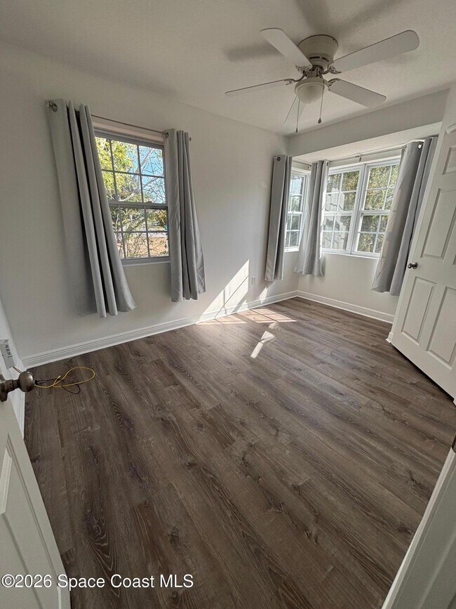 Building Photo - 904 Kensington Dr