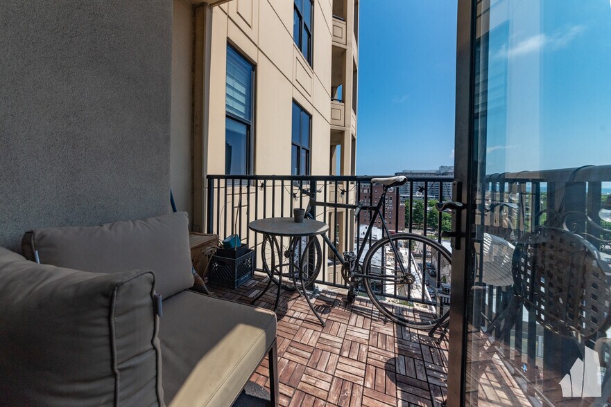 Building Photo - 1464 S Michigan Ave