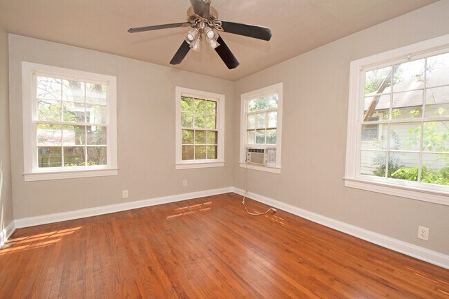 Building Photo - Cherrywood Charmer! 2/1 Avail for August!