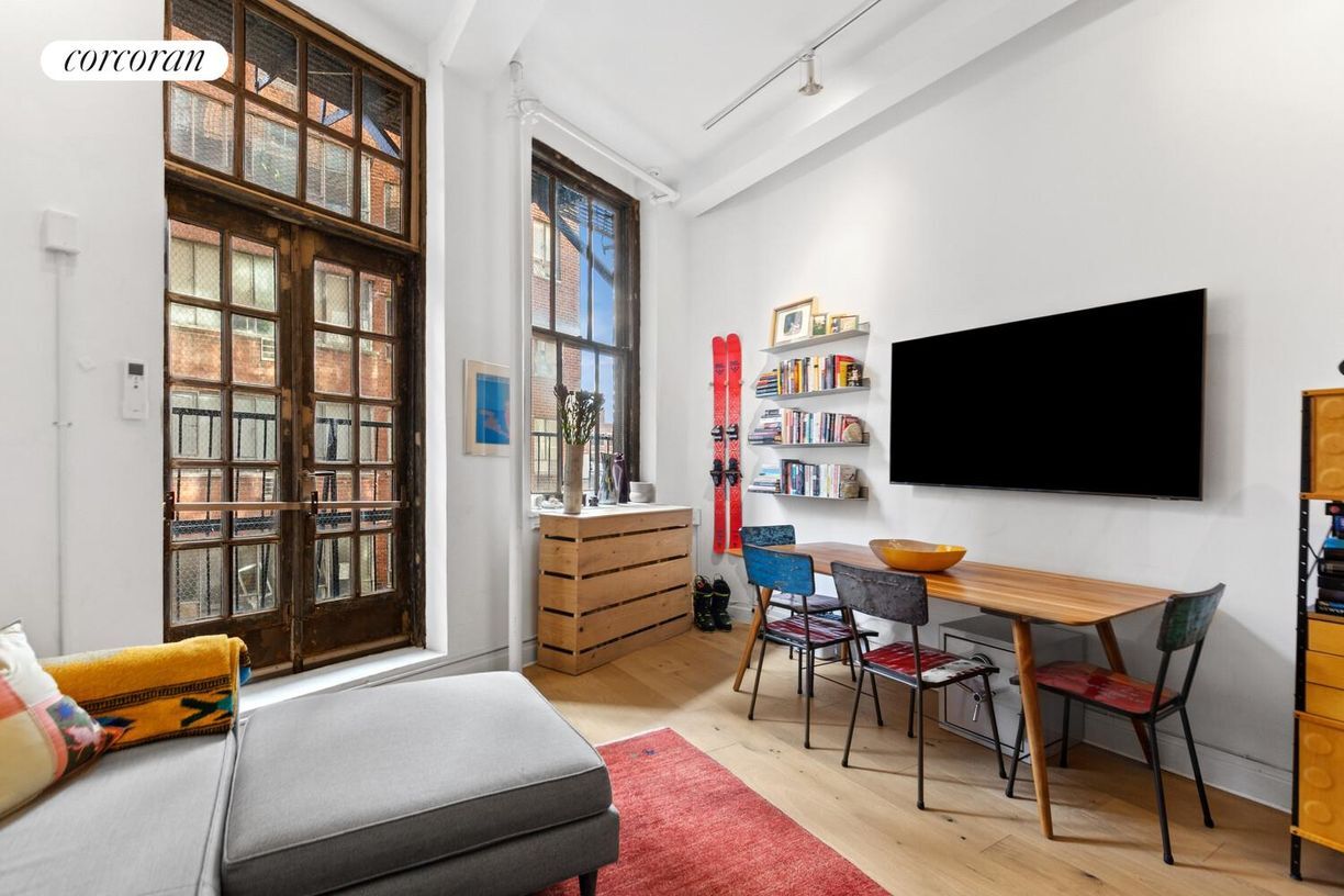 Building Photo - 8 W 13th St