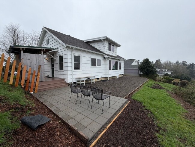 Building Photo - Beautiful 3 Bed / 2 Bath House With a Gorgeous View!