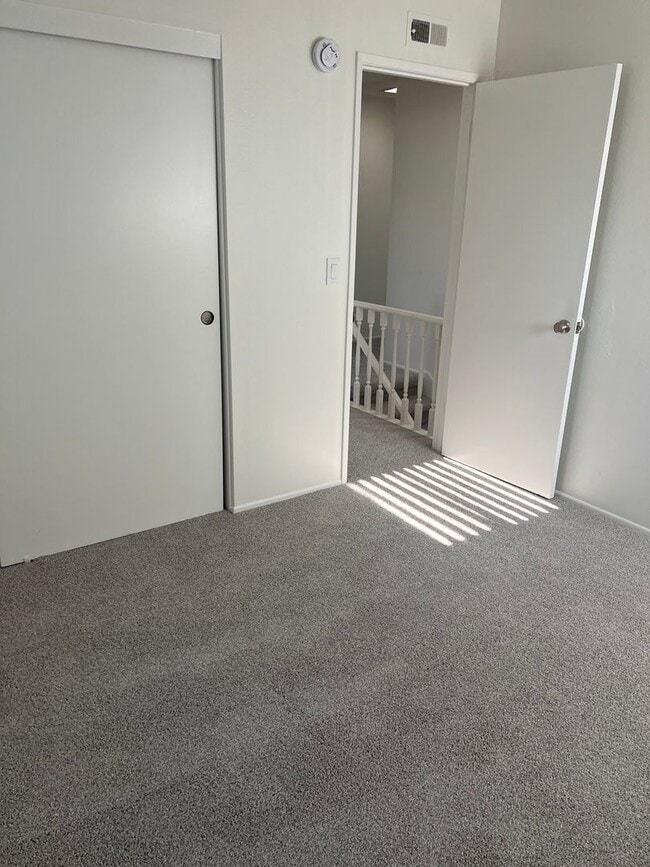 Building Photo - Moffett tract 5 bedroom home with pool in cul-de-sac