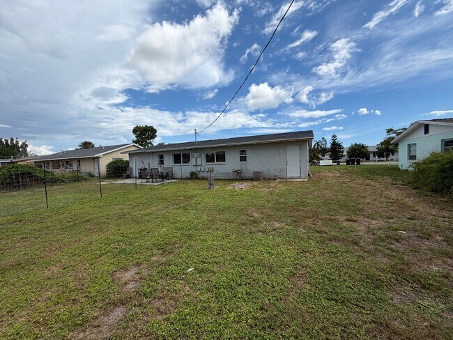 Building Photo - 8126 43rd Ave W