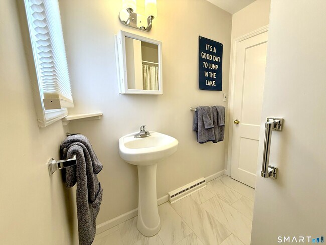 Building Photo - 11 Bogus Hill Rd