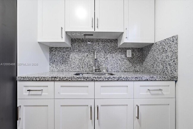 Building Photo - 3522 SW 25th St