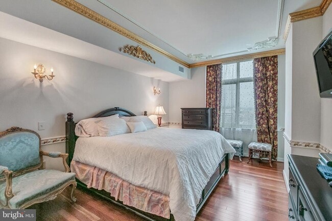 Building Photo - 5750 Bou Ave