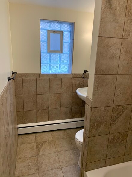 Building Photo - 859 St Paul Ave