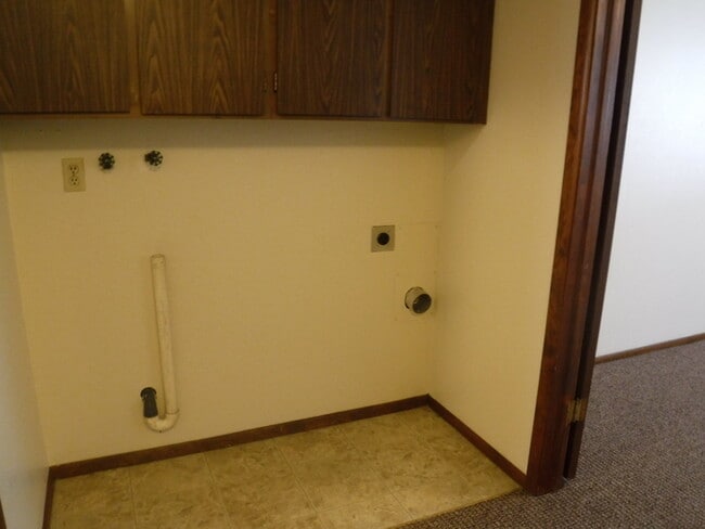 Building Photo - New carpet