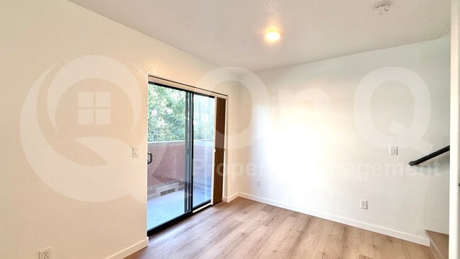 Primary Photo - 330 S Farmer Ave