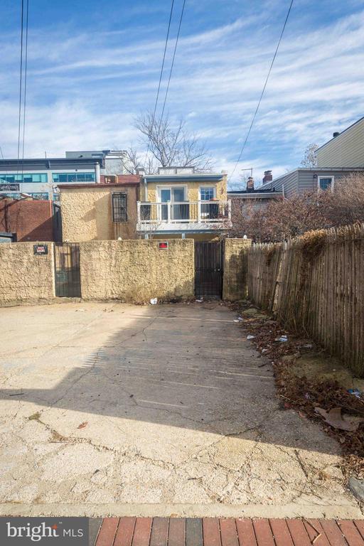 Building Photo - 730 6th St NE