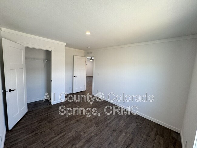 Building Photo - 690 E Hahns Peak Ave