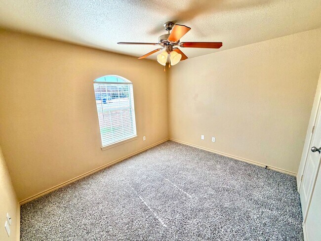 Building Photo - 2415 Isabelle Dr