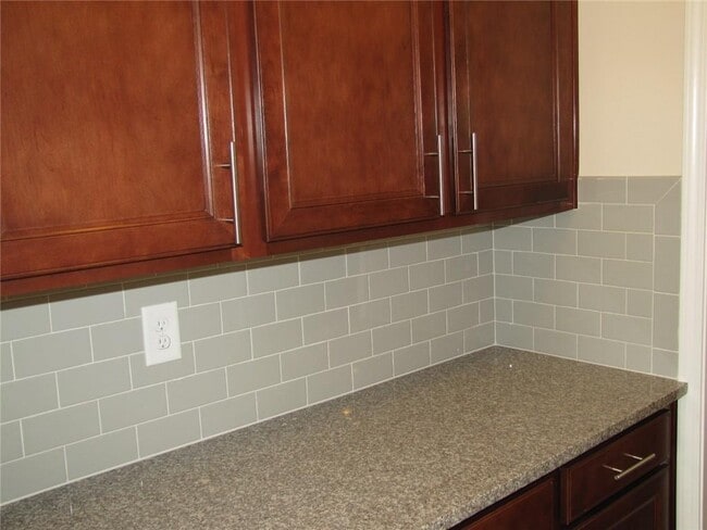 Building Photo - 462 Spring View Dr