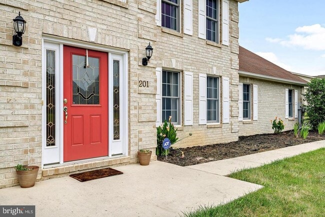 Building Photo - 201 Sunbrook Dr