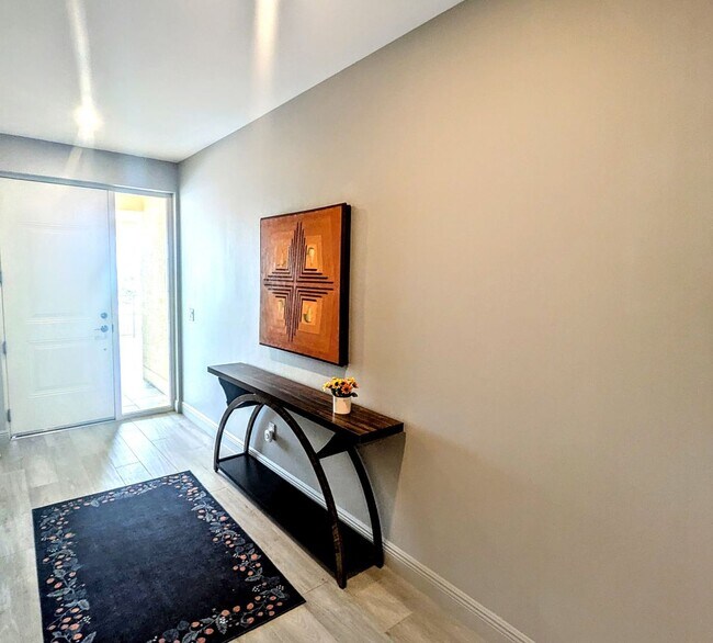 Building Photo - Annual Turnkey 3/3 penthouse on waterfront...